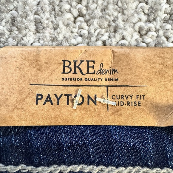 Buckle BKE Payton Shorts Womens 25 Distressed 10" Inseam Denim Jean Curvy Mid - Picture 5 of 9